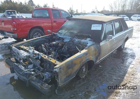 1986 Lincoln Town Car z USA, uszkodzony, nr VIN 1LNBP96F6GY689151